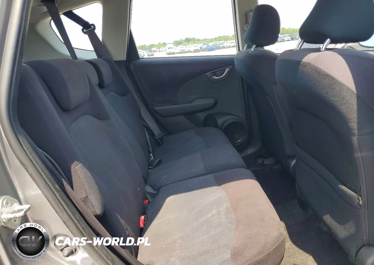 2010 Honda Fit Sport VIN:JHMGE8H61AC036561 - 10
