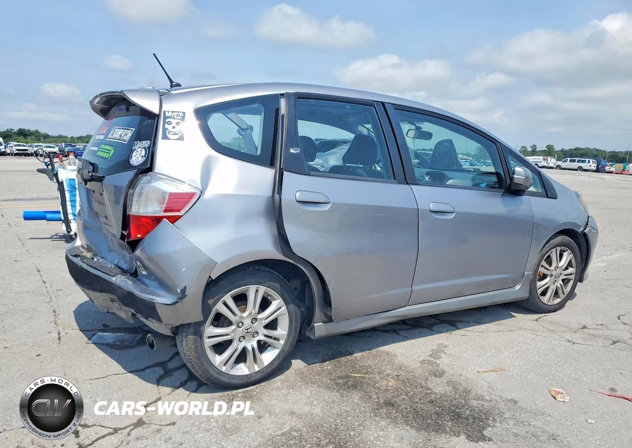 2010 Honda Fit Sport VIN:JHMGE8H61AC036561 - 3