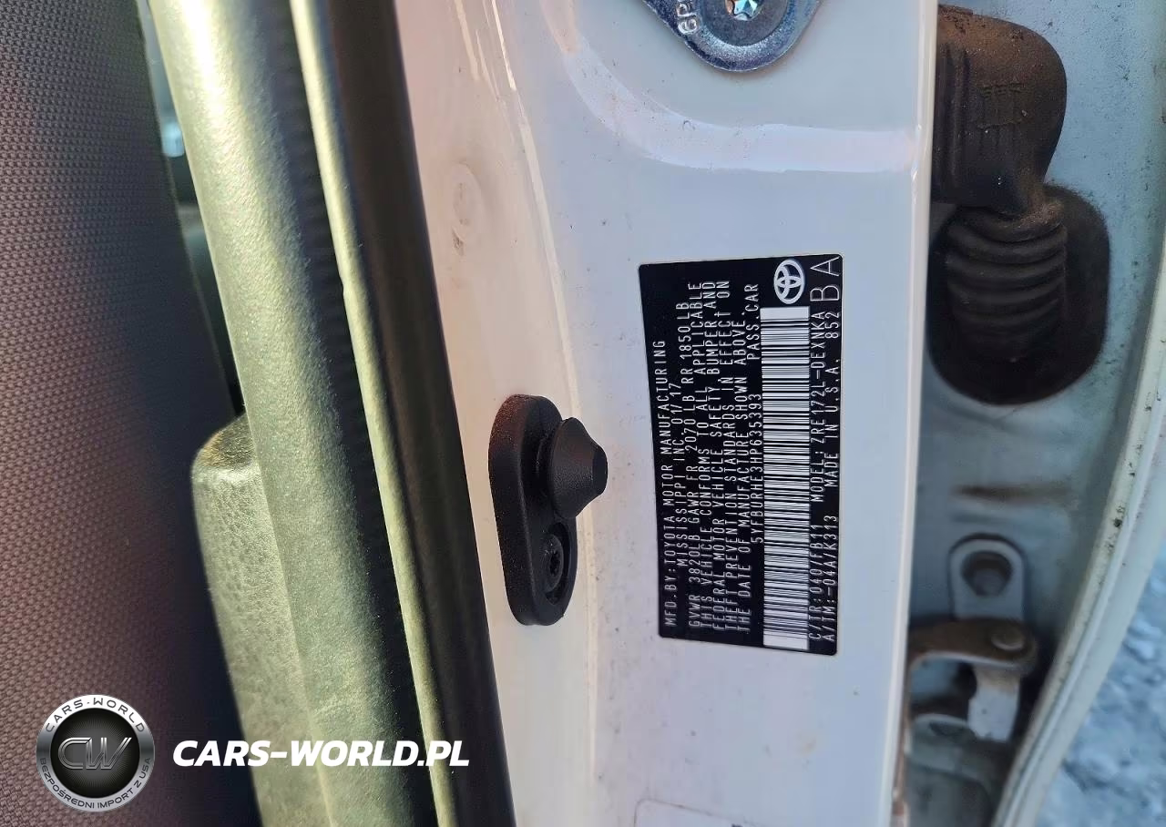 2017 Toyota Corolla Le VIN:5YFBURHE3HP635393 - 12