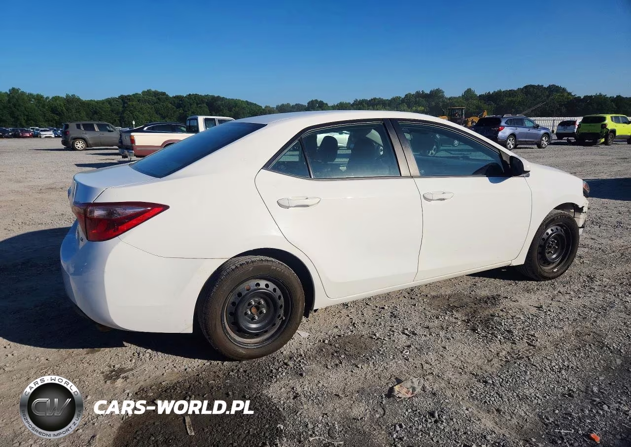 2017 Toyota Corolla Le VIN:5YFBURHE3HP635393 - 3