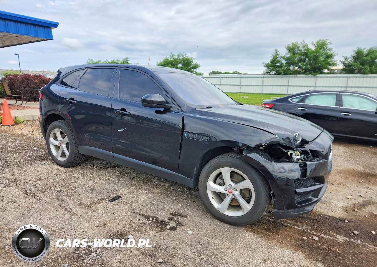 2018 Jaguar F-Pace Premium VIN:SADCJ2GX1JA237699 - 4