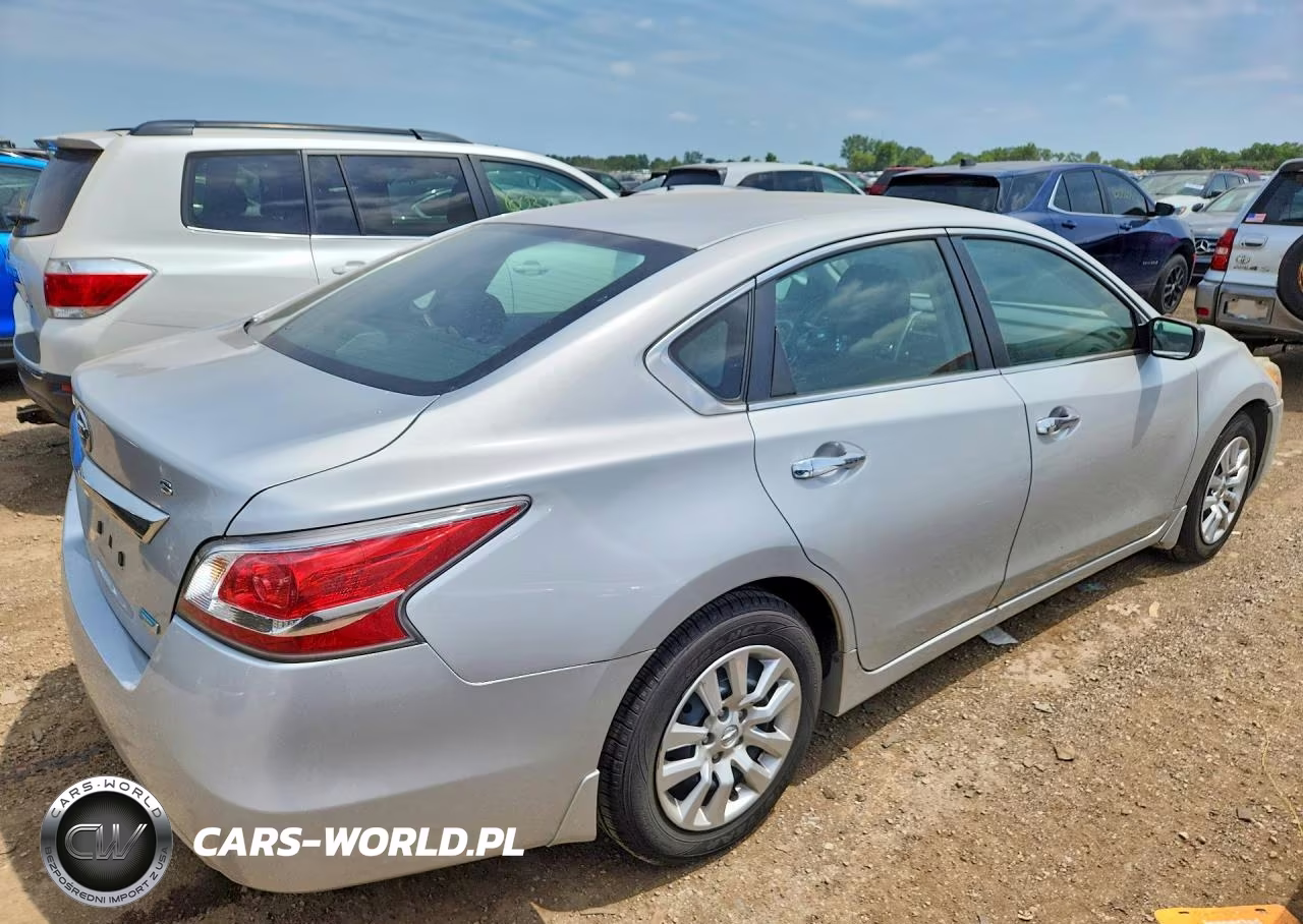 2014 Nissan Altima 2.5 S VIN:1N4AL3AP2EN368916 - 3