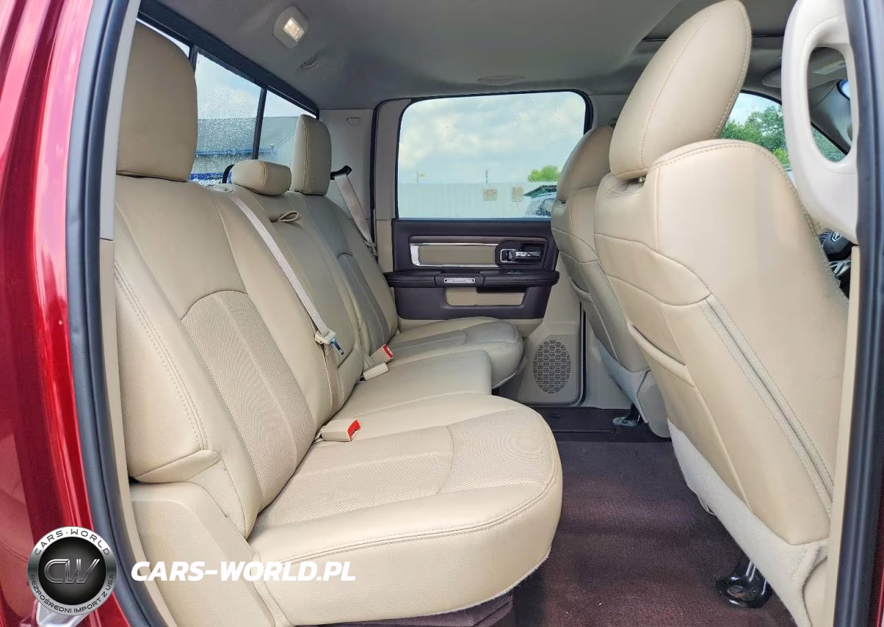 2018 Ram 3500 Laramie VIN:3C63RRJL6JG200417 - 10