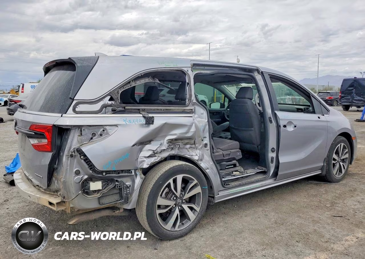 2022 Honda Odyssey Touring VIN:5FNRL6H86NB057775 - 3