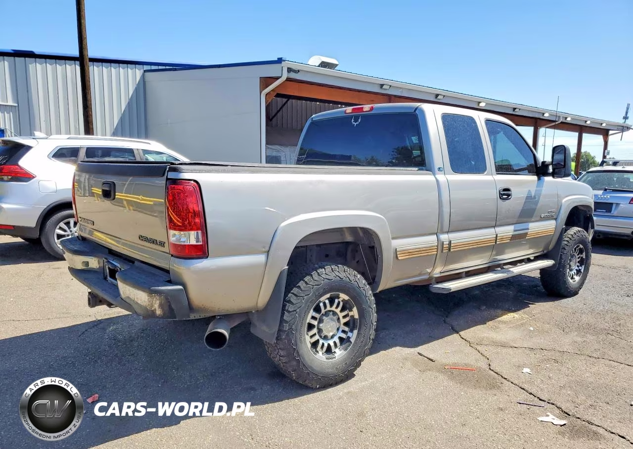 2001 Chevrolet Silverado K2500 Heavy Duty VIN:1GCHK29161E339581 - 3