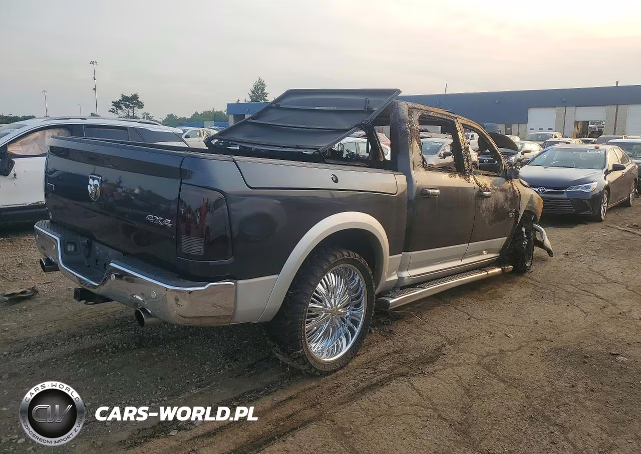 2015 Ram 1500 Laramie VIN:1C6RR7NT2FS786865 - 3
