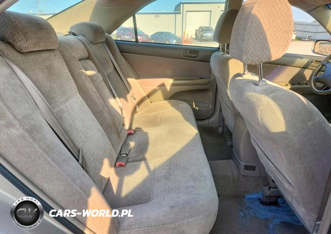 2002 Toyota Camry Le VIN:4T1BE32K02U591674 - 10