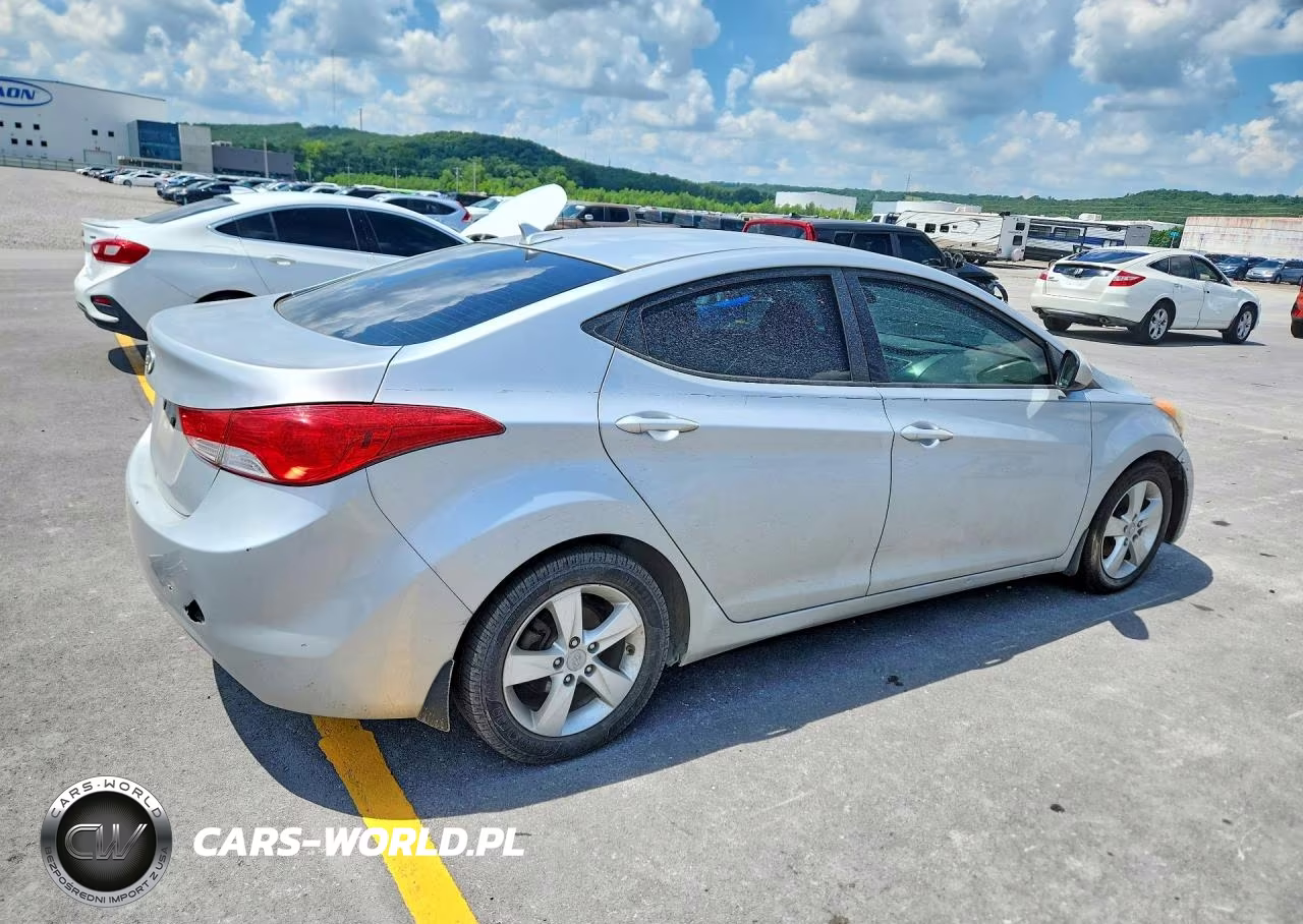 2013 Hyundai Elantra Gls VIN:5NPDH4AE7DH306665 - 3