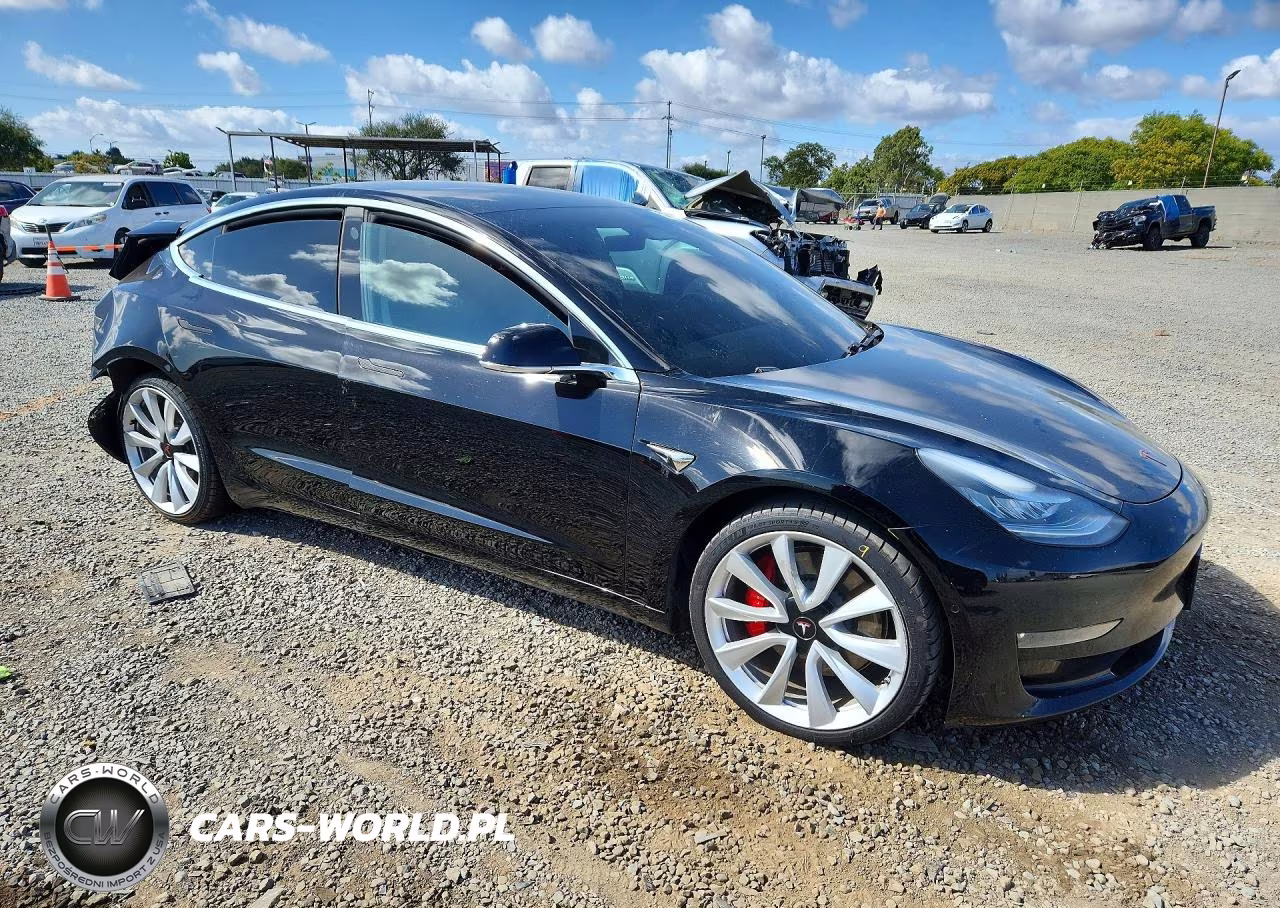 2019 Tesla Model 3 VIN:5YJ3E1EBXKF413529 - 4