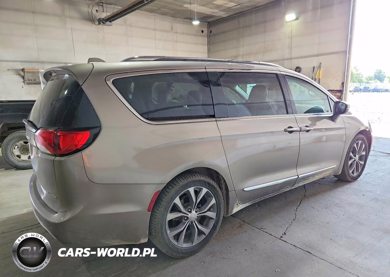 2017 Chrysler Pacifica Limited VIN:2C4RC1GG4HR638079 - 3