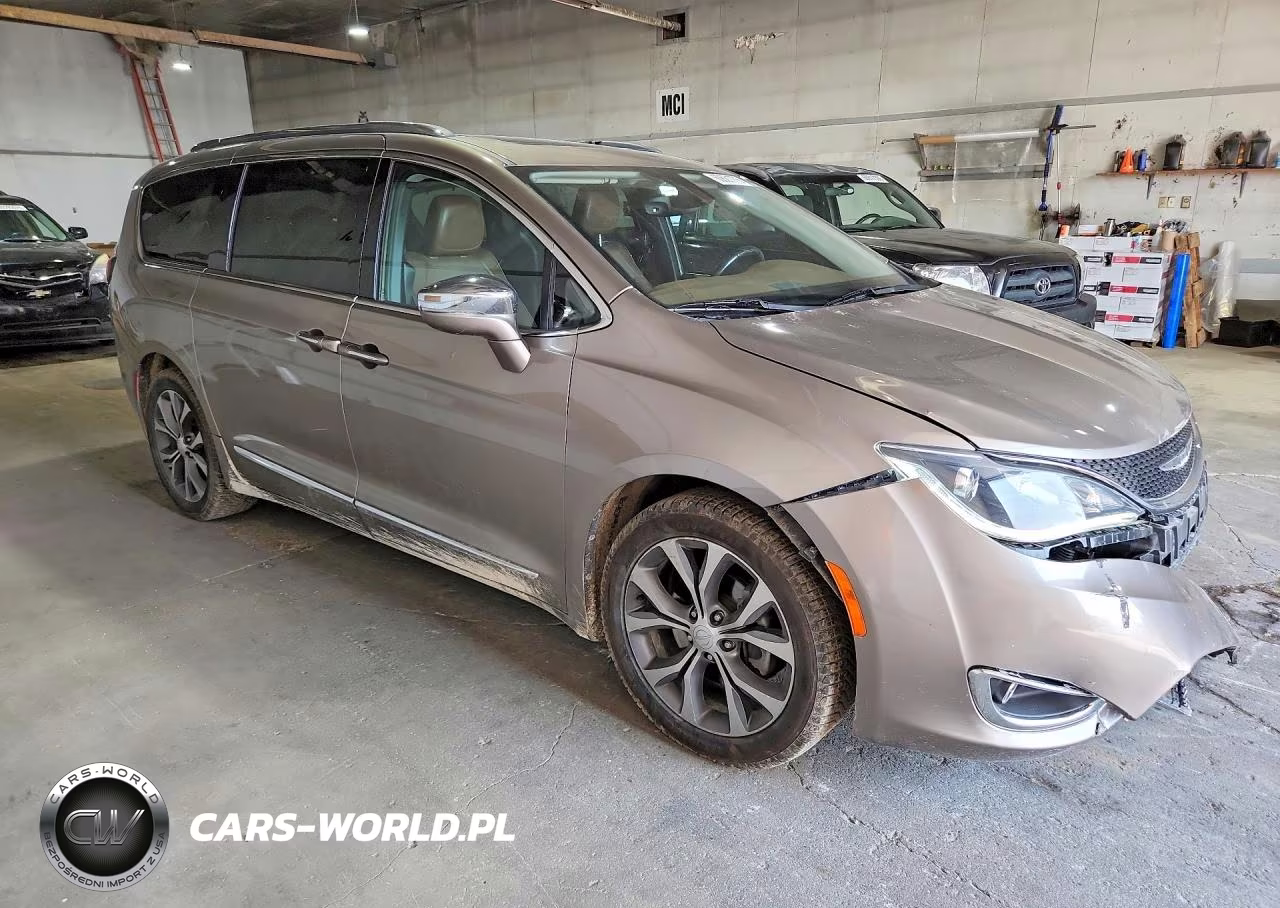 2017 Chrysler Pacifica Limited VIN:2C4RC1GG4HR638079 - 4