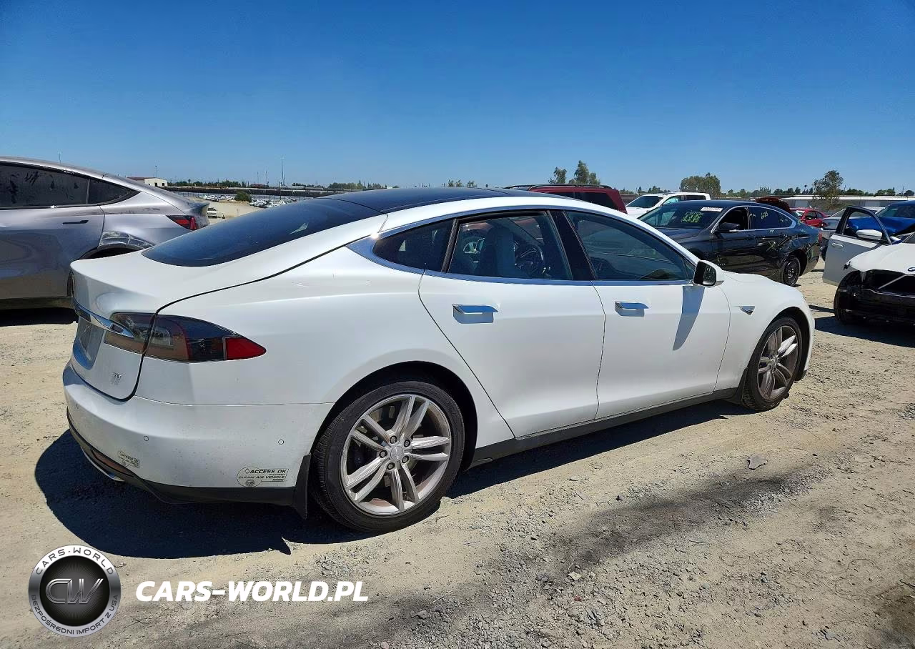 2015 Tesla Model S 60 VIN:5YJSA1S10FF099415 - 3
