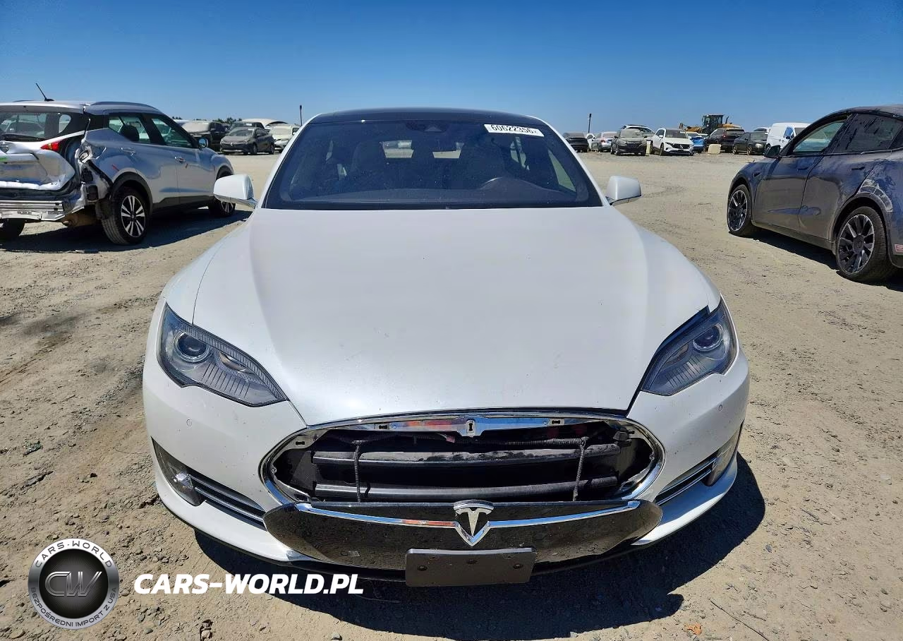 2015 Tesla Model S 60 VIN:5YJSA1S10FF099415 - 5