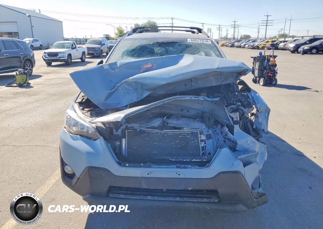 2022 Subaru Crosstrek Premium VIN:JF2GTAPC0N8217747 - 5