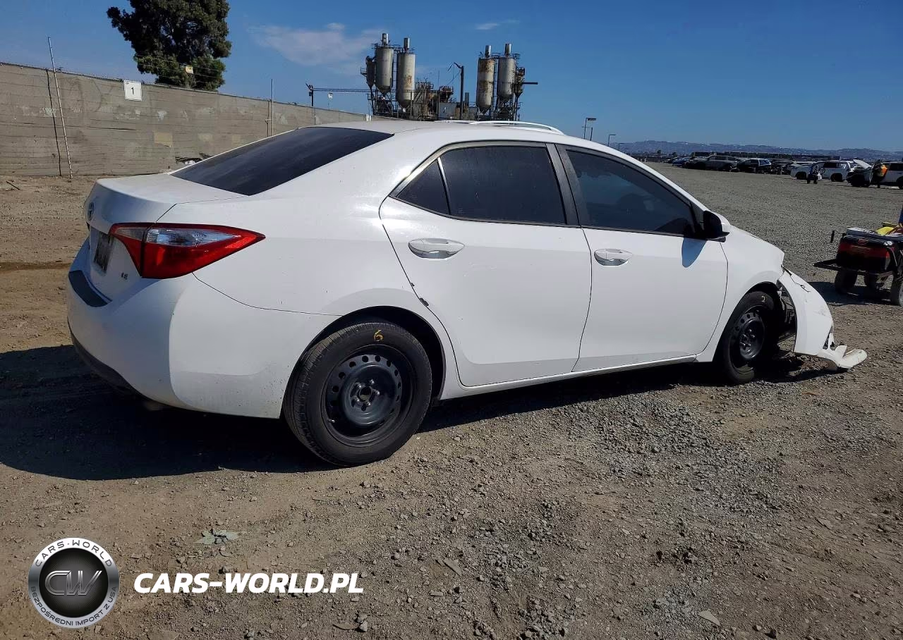 2016 Toyota Corolla Le VIN:2T1BURHE8GC686807 - 3