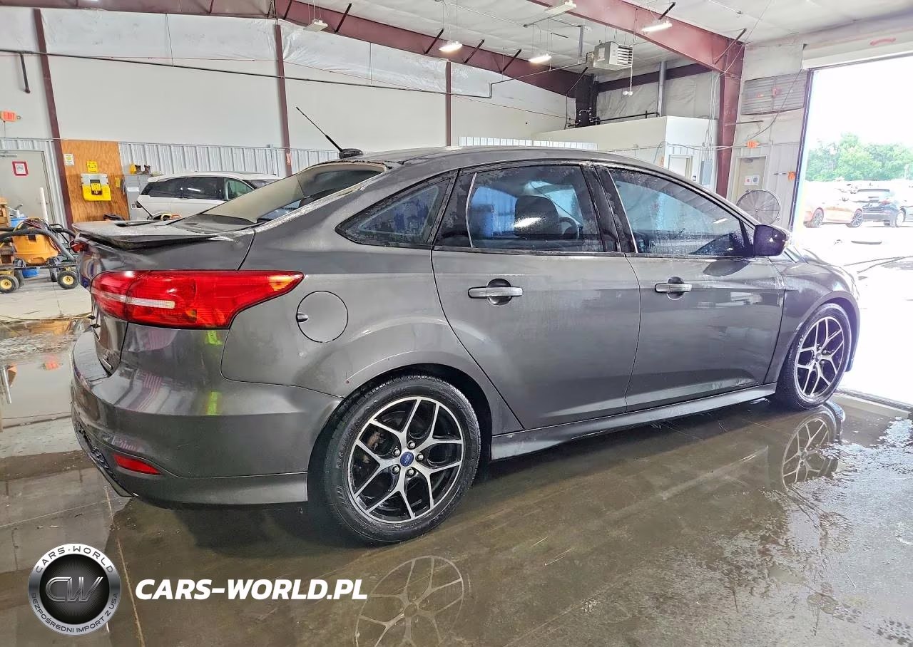 2015 Ford Focus Se VIN:1FADP3F28FL373047 - 3