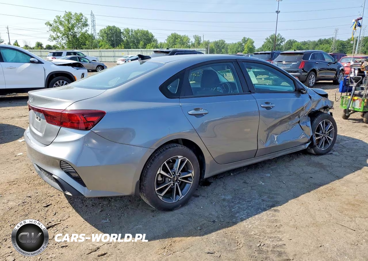 2023 Kia Forte Lxs VIN:3KPF24AD7PE506990 - 3