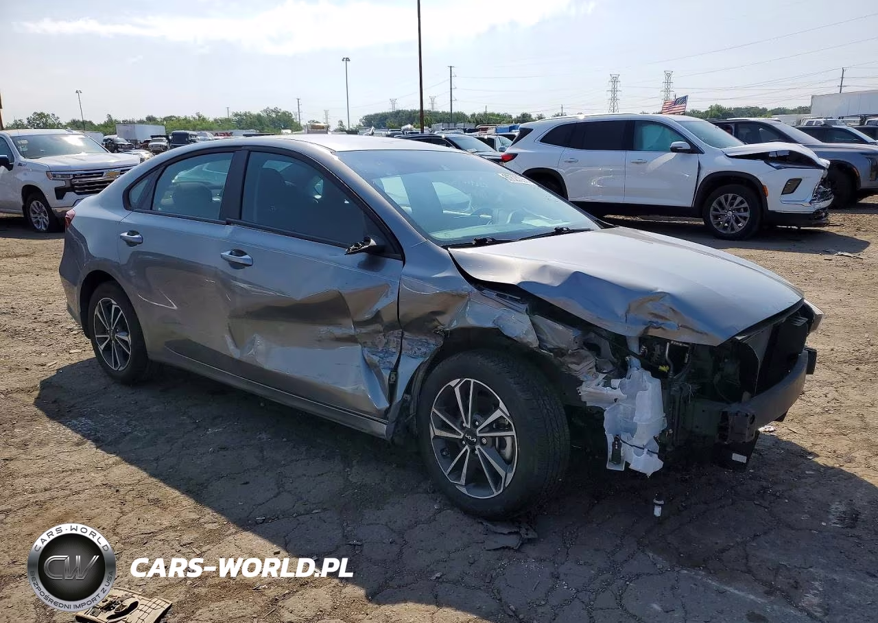 2023 Kia Forte Lxs VIN:3KPF24AD7PE506990 - 4