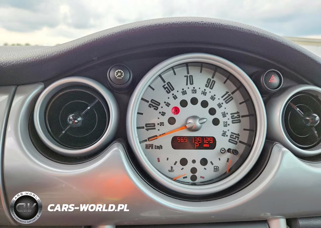 2005 Mini Cooper VIN:WMWRC33555TJ72759 - 9
