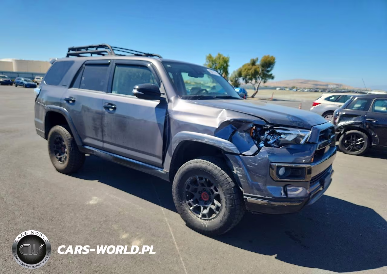 2020 Toyota 4Runner Nightshade Edition VIN:JTEBU5JR5L5816034 - 4