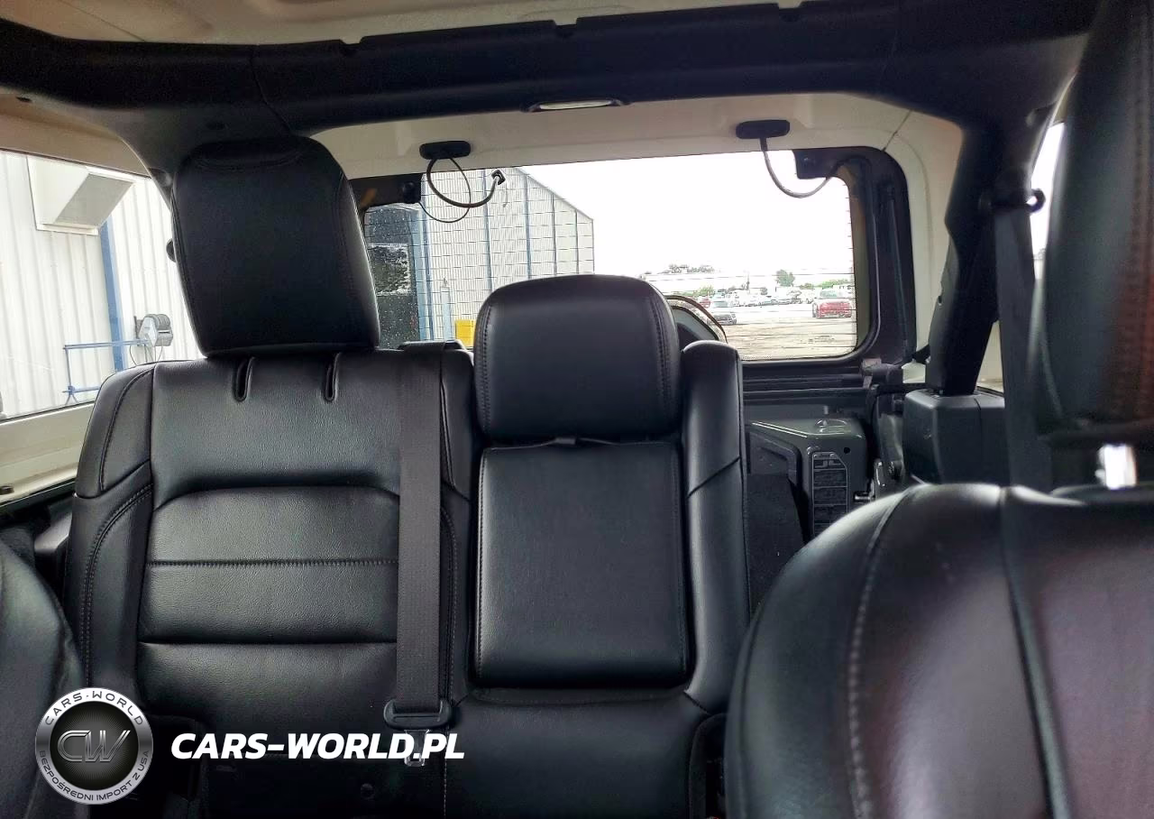 2018 Jeep Wrangler Unlimited Sahara VIN:1C4HJXEN8JW328312 - 10