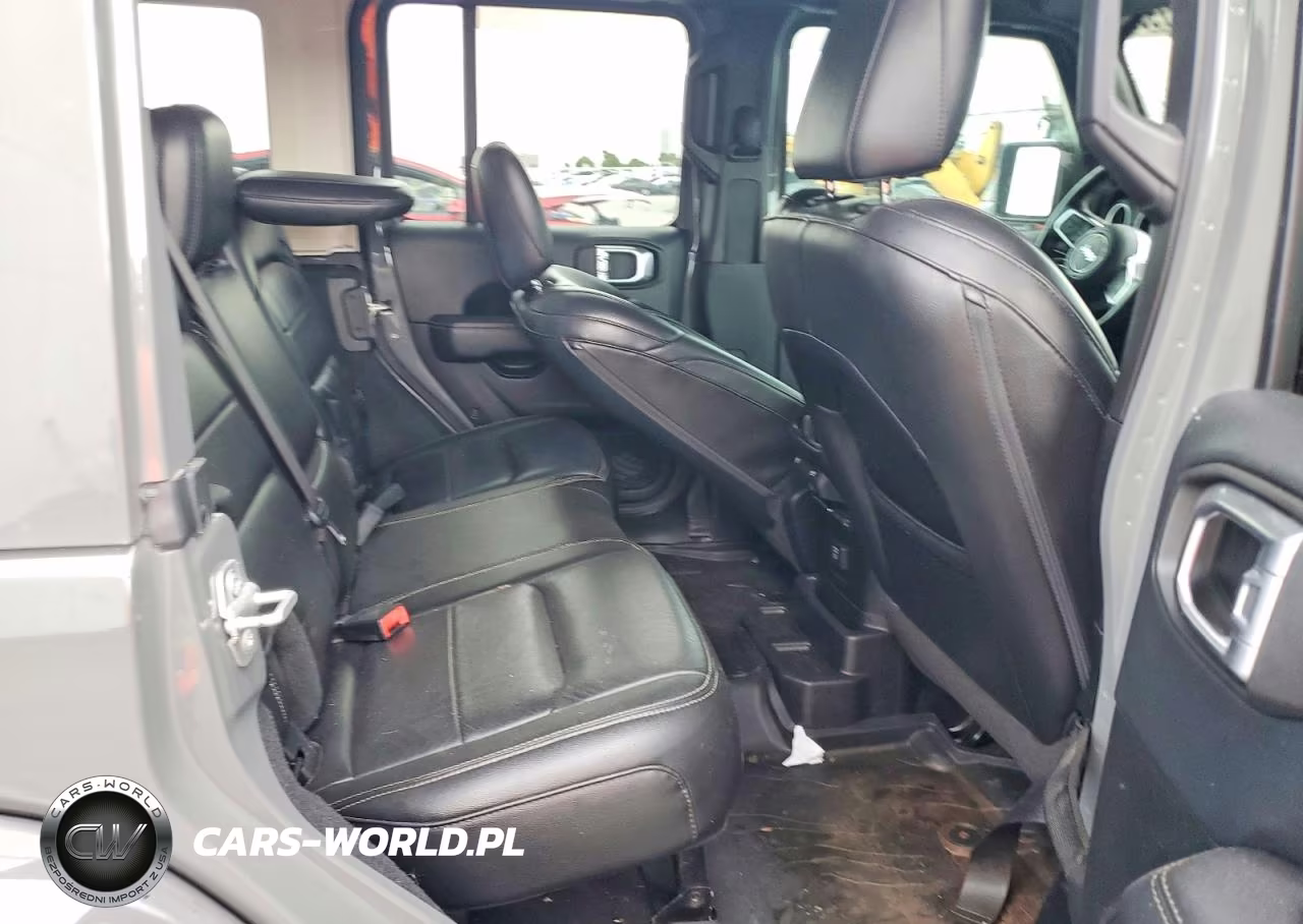 2018 Jeep Wrangler Unlimited Sahara VIN:1C4HJXEN8JW328312 - 11
