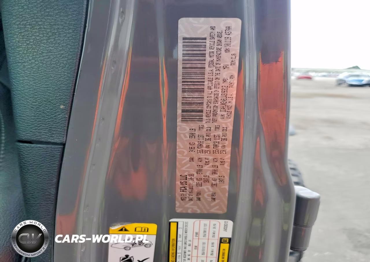 2018 Jeep Wrangler Unlimited Sahara VIN:1C4HJXEN8JW328312 - 13