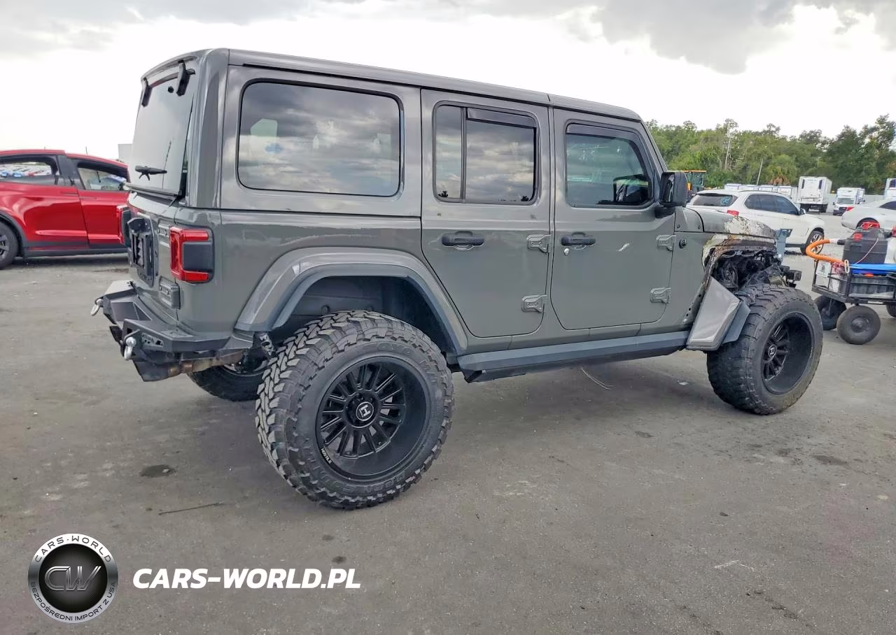 2018 Jeep Wrangler Unlimited Sahara VIN:1C4HJXEN8JW328312 - 3