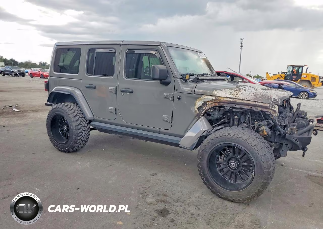 2018 Jeep Wrangler Unlimited Sahara VIN:1C4HJXEN8JW328312 - 4