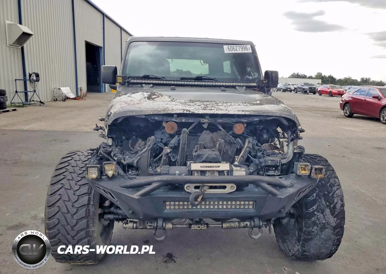 2018 Jeep Wrangler Unlimited Sahara VIN:1C4HJXEN8JW328312 - 5