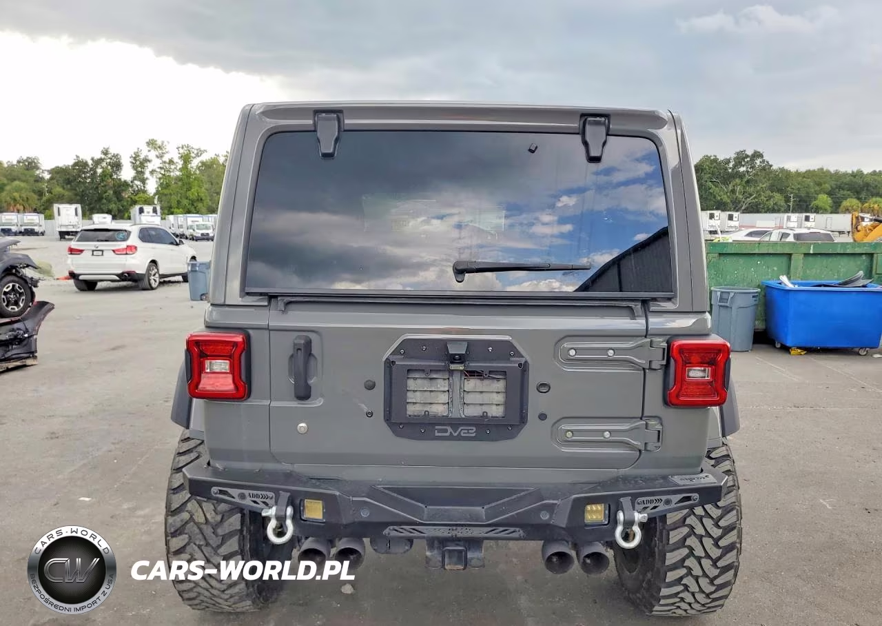 2018 Jeep Wrangler Unlimited Sahara VIN:1C4HJXEN8JW328312 - 6