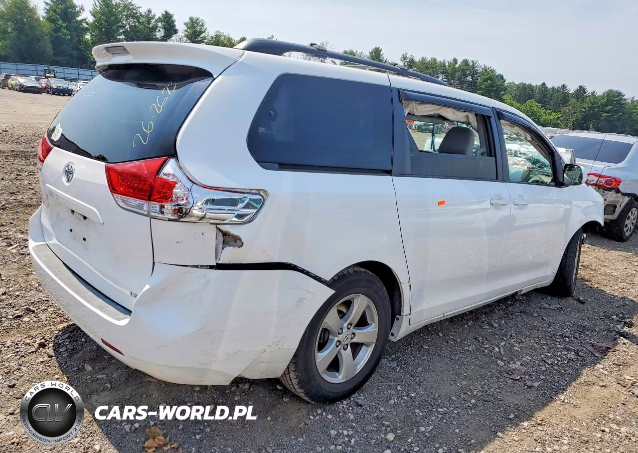 2012 Toyota Sienna Le VIN:5TDKK3DC4CS214256 - 3