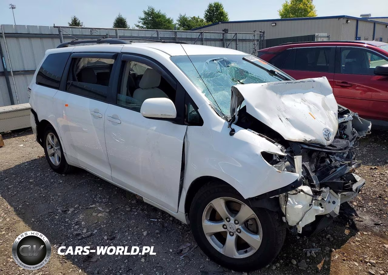 2012 Toyota Sienna Le VIN:5TDKK3DC4CS214256 - 4