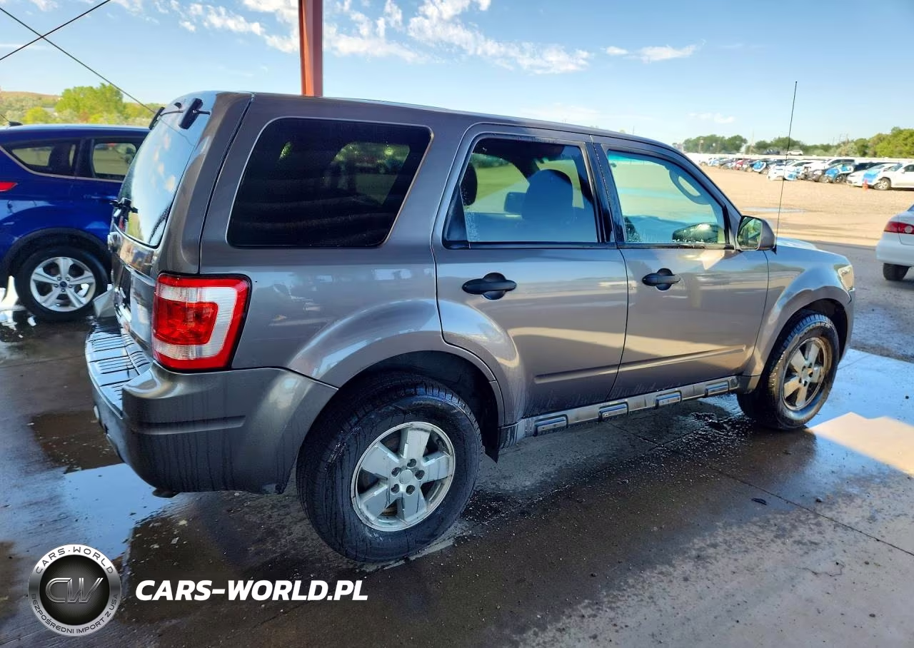2010 Ford Escape Xls VIN:1FMCU0C70AKC82958 - 3