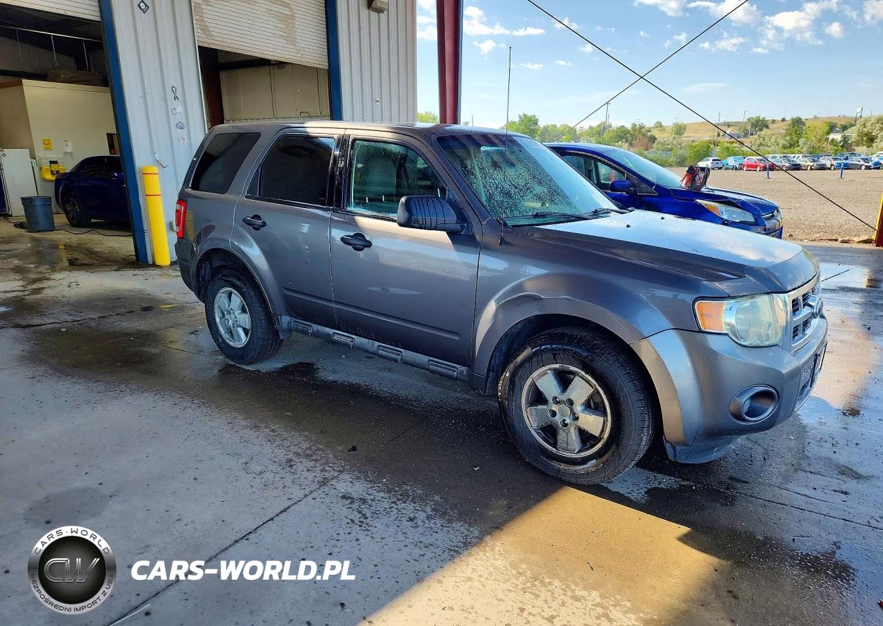 2010 Ford Escape Xls VIN:1FMCU0C70AKC82958 - 4