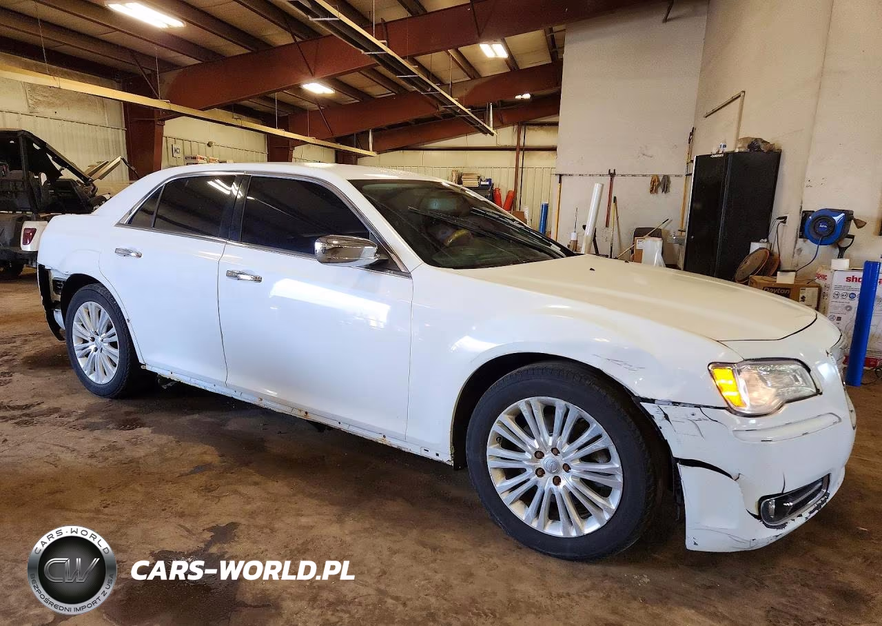 2013 Chrysler 300C VIN:2C3CCAKG8DH611162 - 4