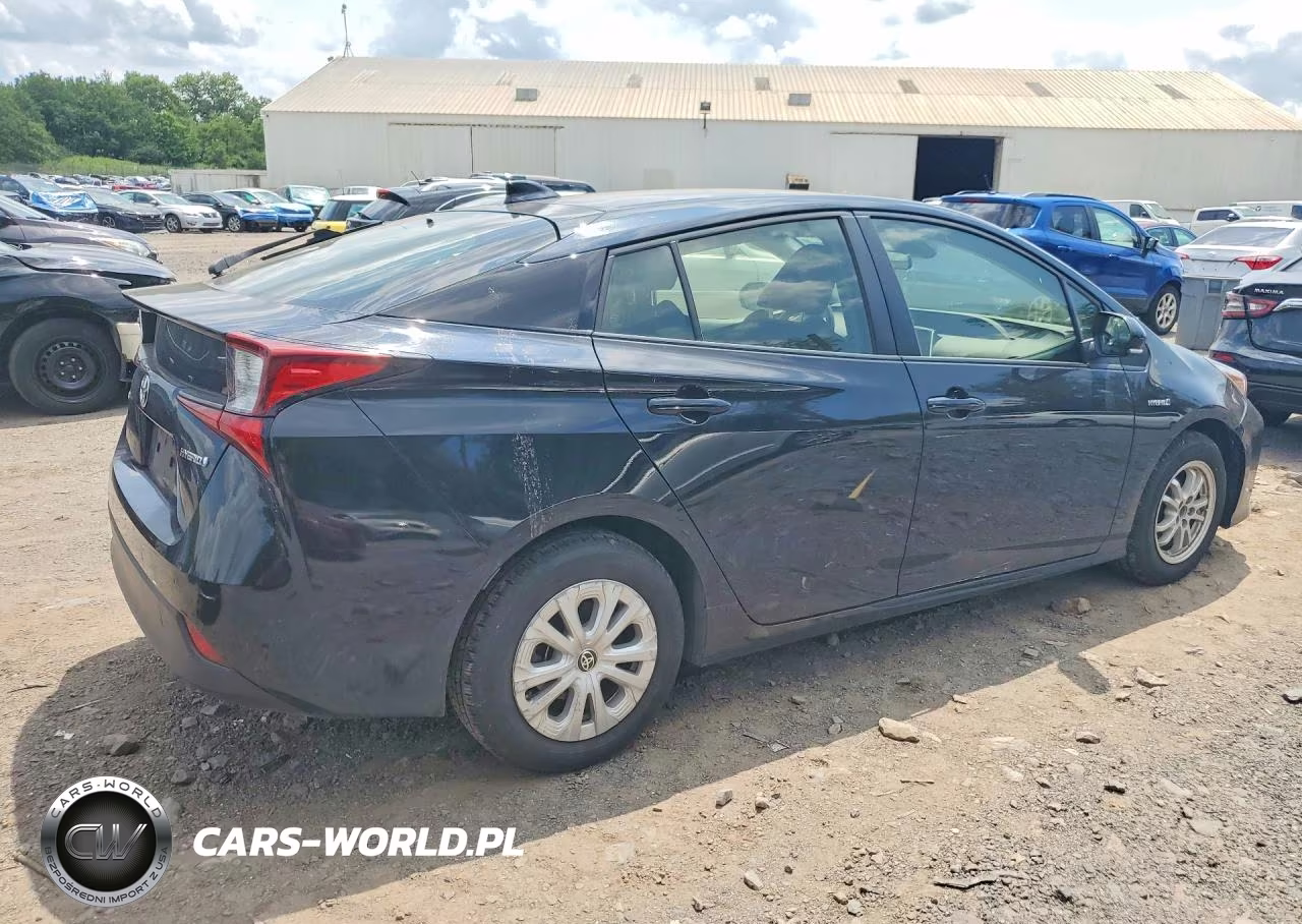 2021 Toyota Prius Le VIN:JTDKAMFU2M3147206 - 3