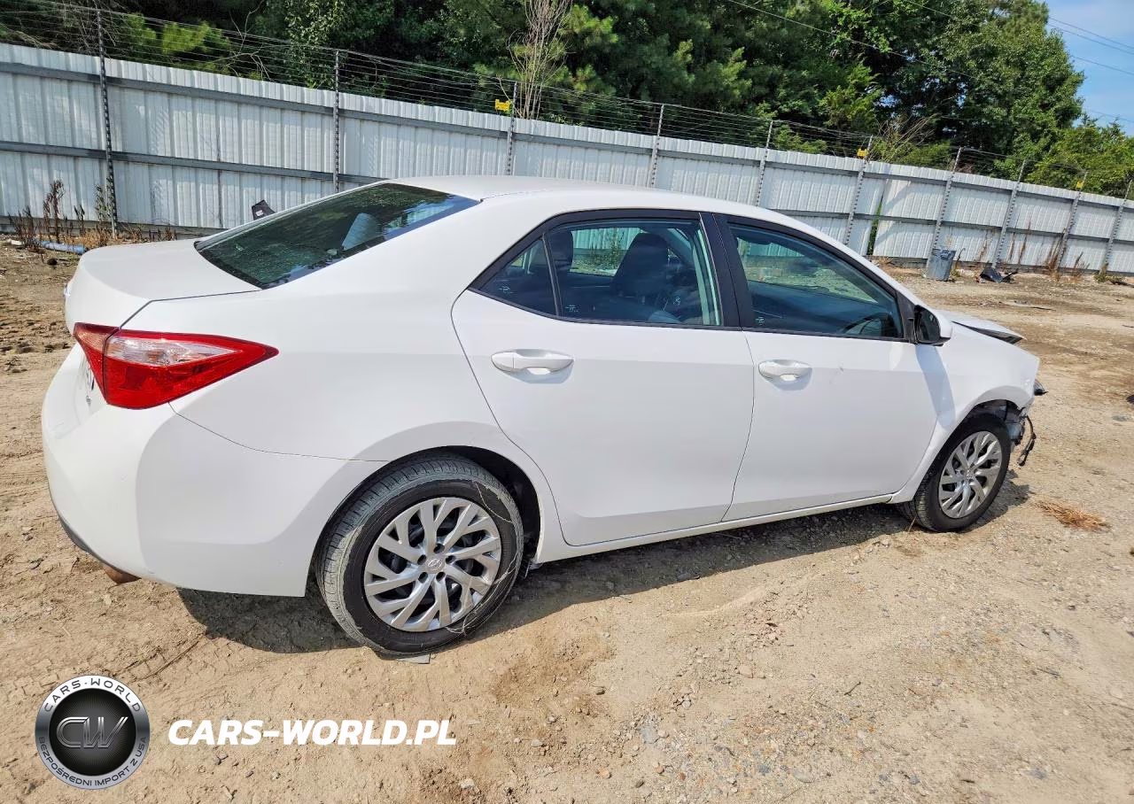 2017 Toyota Corolla Le VIN:2T1BURHE8HC815033 - 3