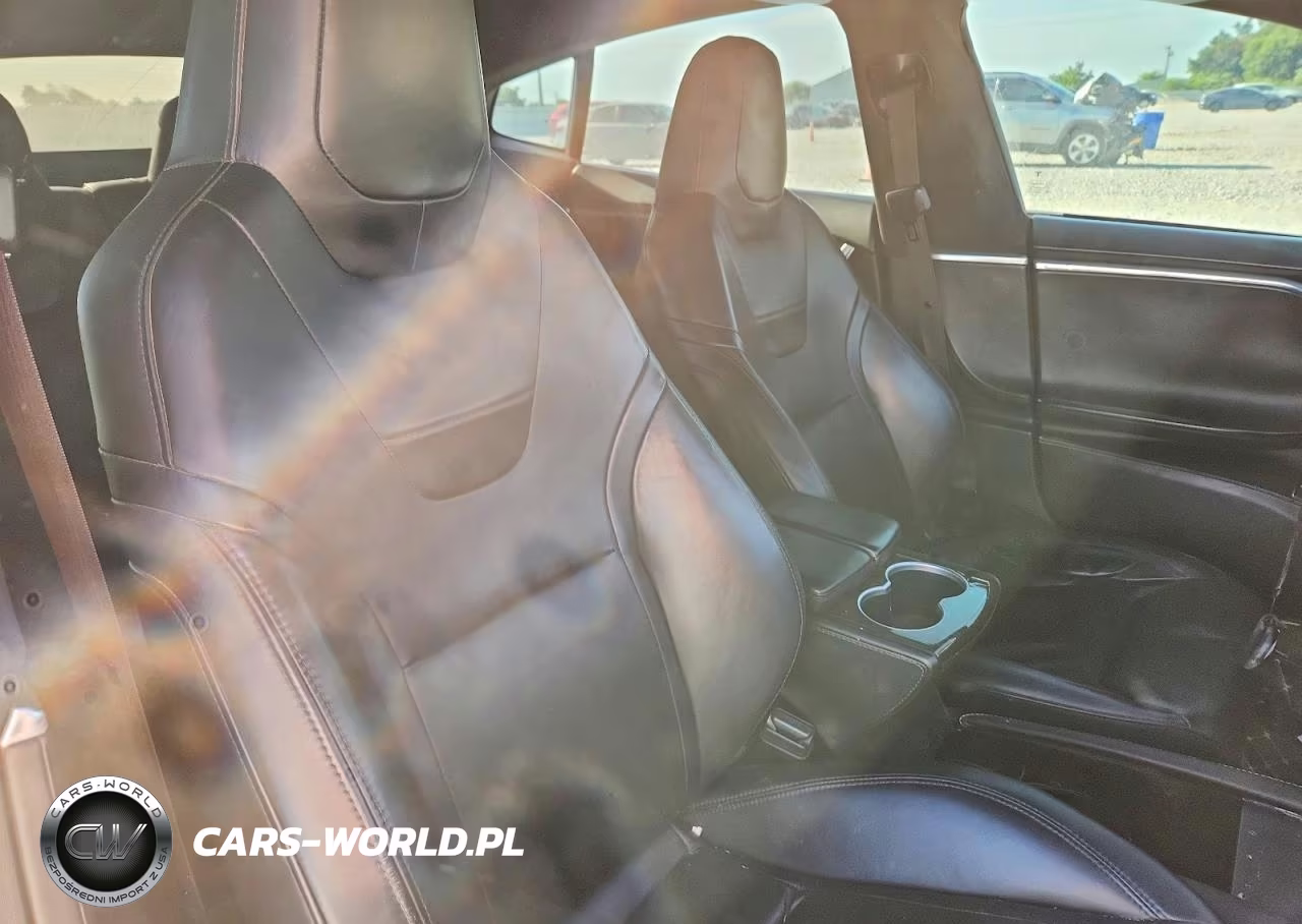 2015 Tesla Model S VIN:5YJSA1E27FF112486 - 10