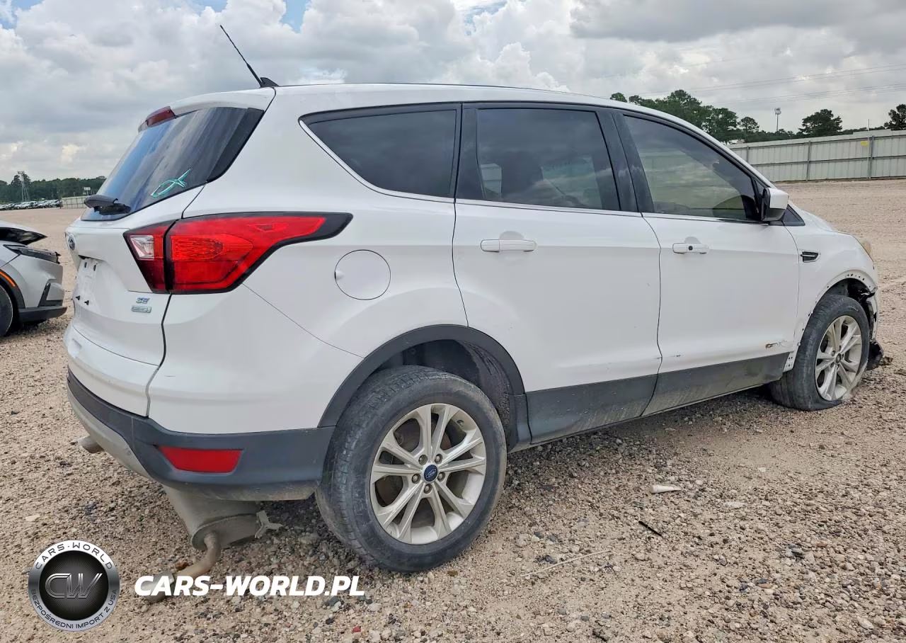 2019 Ford Escape Se VIN:1FMCU0GDXKUA89335 - 3