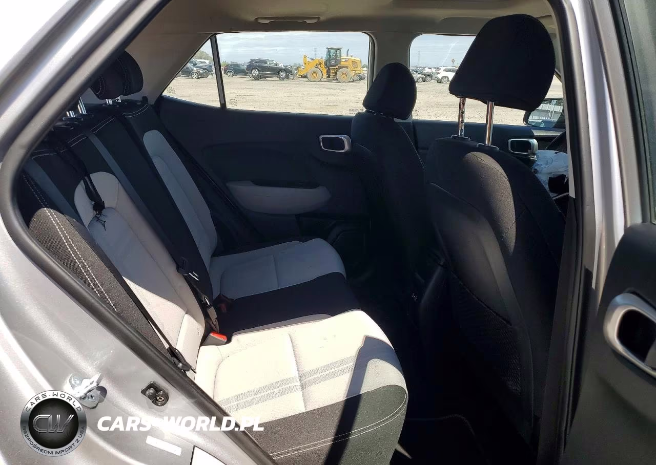 2025 Hyundai Venue Sel VIN:KMHRC8A3XSU382518 - 10