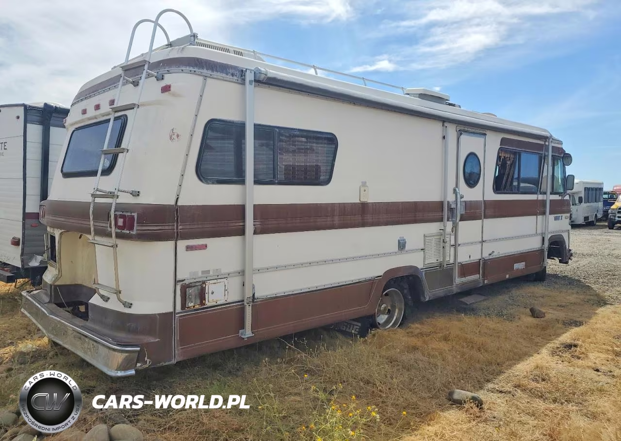 1982 Chevrolet P30 VIN:1GBKP37W7C3322495 - 4