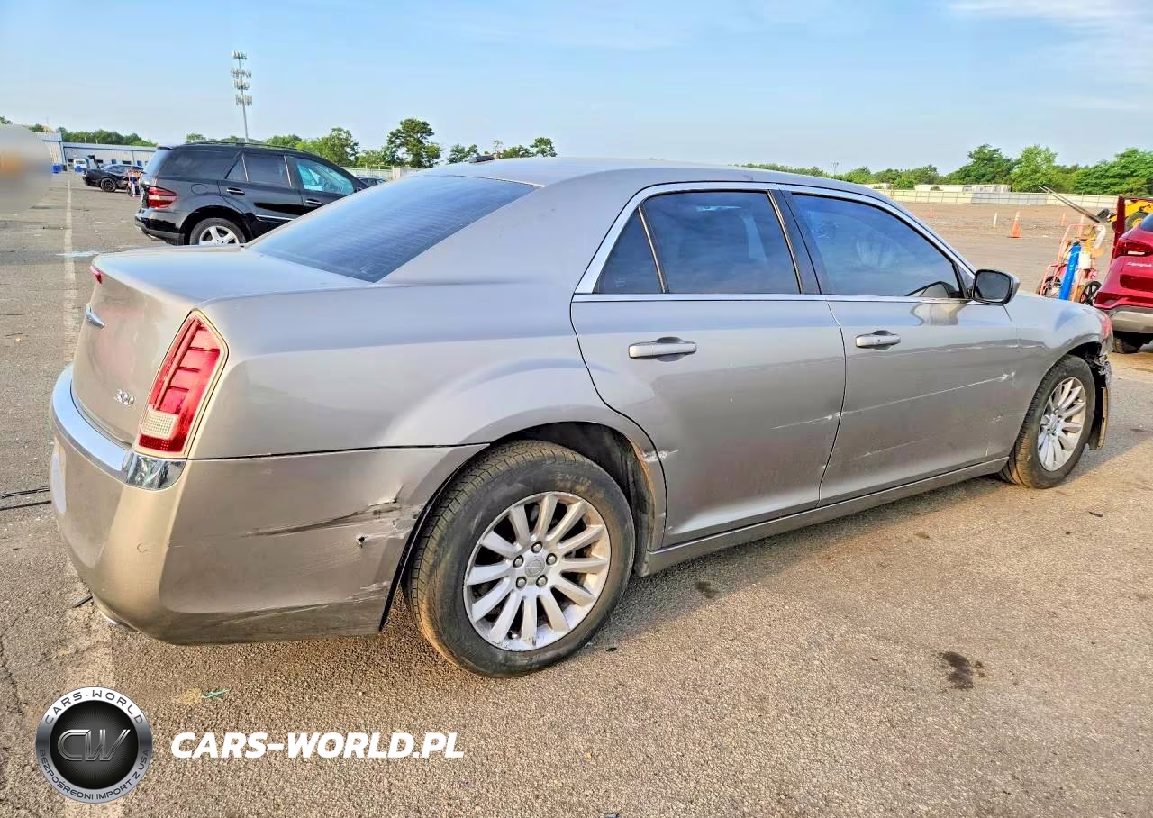 2014 Chrysler 300 VIN:2C3CCAAG4EH269423 - 3