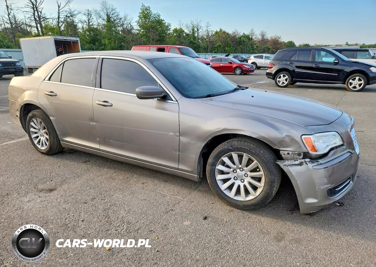 2014 Chrysler 300 VIN:2C3CCAAG4EH269423 - 4