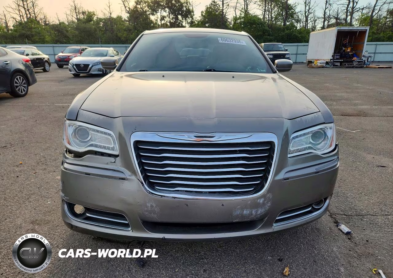 2014 Chrysler 300 VIN:2C3CCAAG4EH269423 - 5