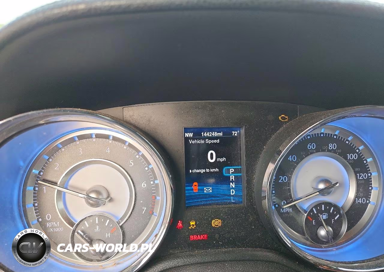 2014 Chrysler 300 VIN:2C3CCAAG4EH269423 - 9