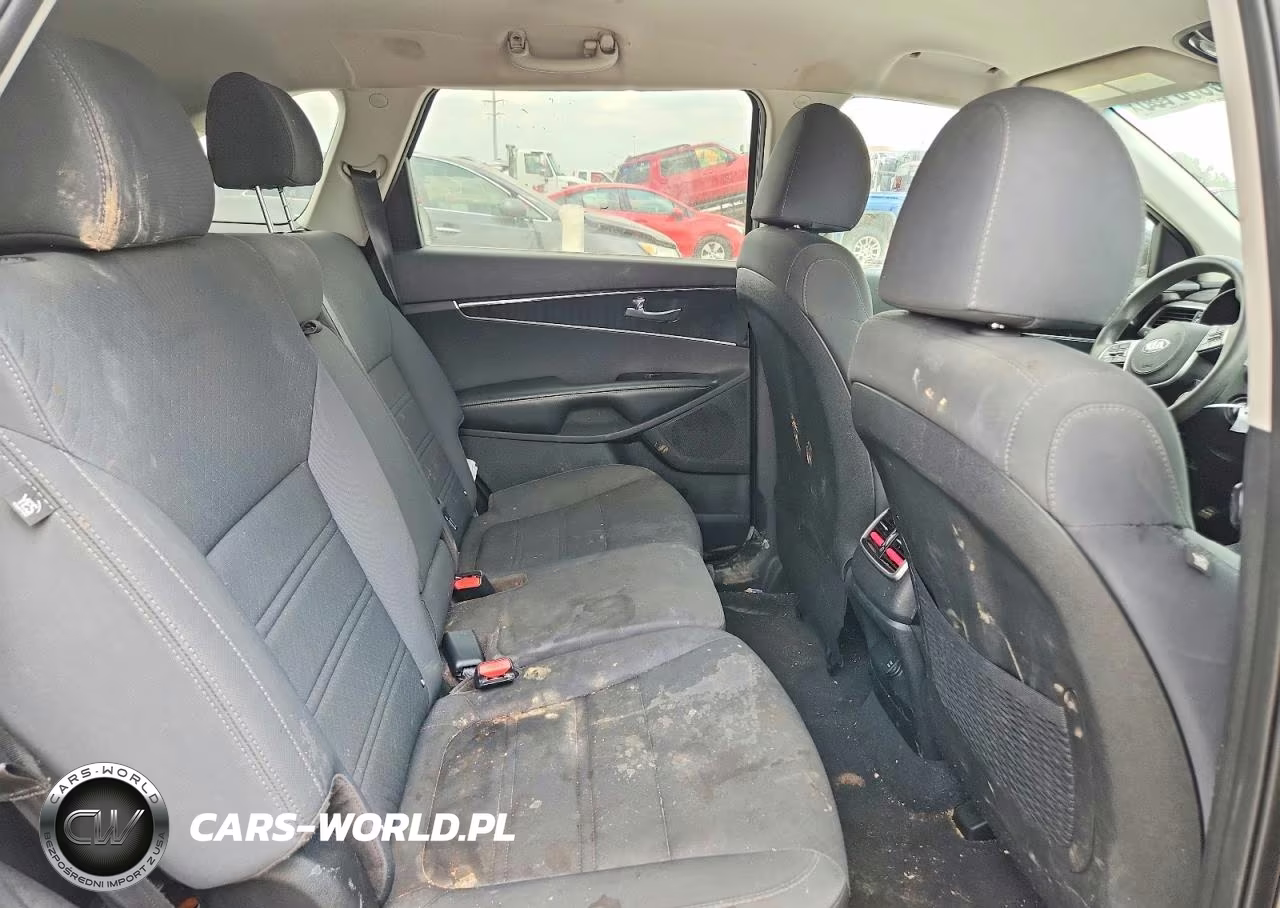 2019 Kia Sorento L VIN:5XYPG4A33KG479697 - 11