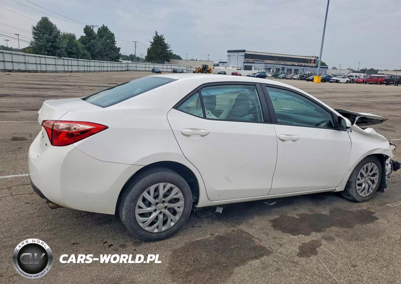2017 Toyota Corolla Le VIN:2T1BURHE7HC801589 - 3