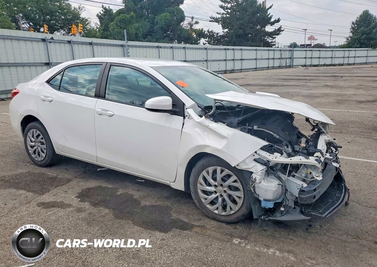2017 Toyota Corolla Le VIN:2T1BURHE7HC801589 - 4