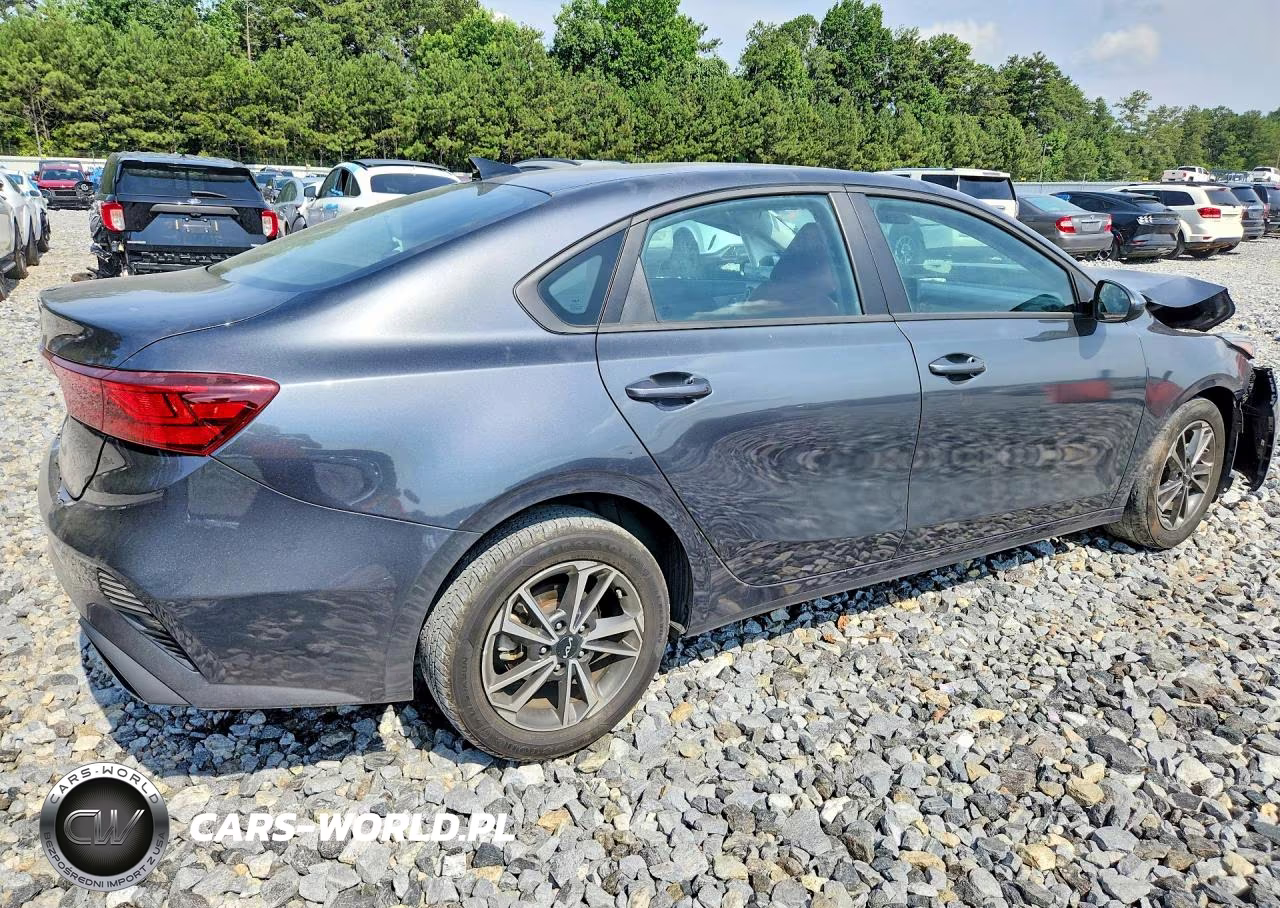 2024 Kia Forte Lxs VIN:3KPF24AD6RE831651 - 3